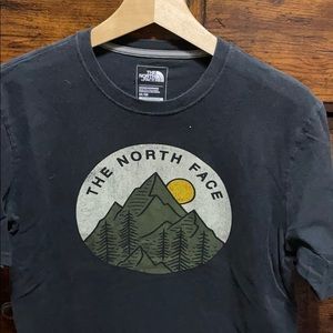 Black north face shirt